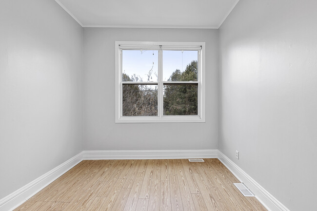 Building Photo - 2 Bed 1 Bath - 238 Notre Dame de Lile - 1 Month Free!