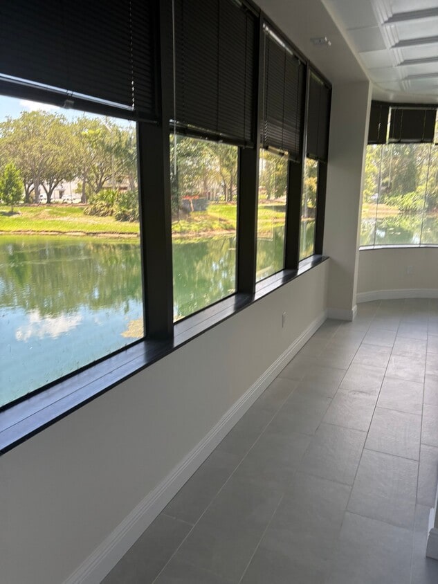 Building Photo - 15950 Bay Vista Dr