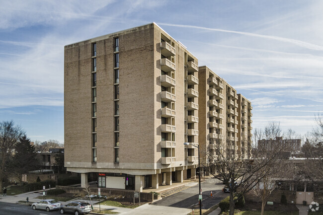 Building Photo - Carrollsburg Square North Tower