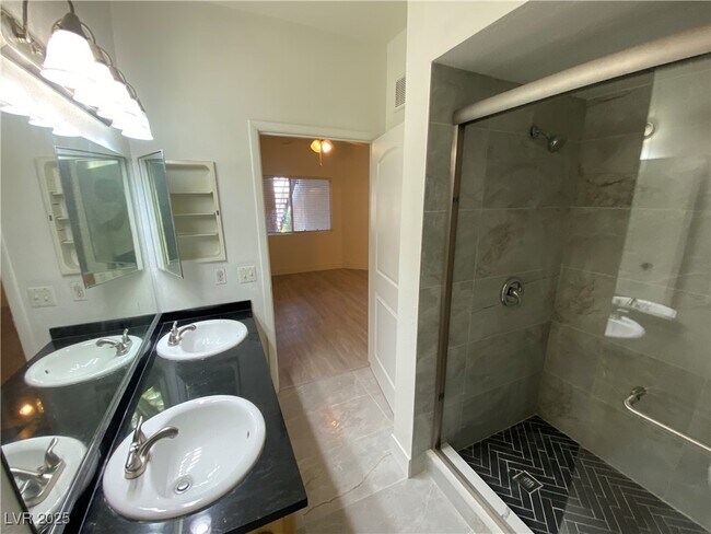 Foto del edificio - 8400 W Charleston Blvd