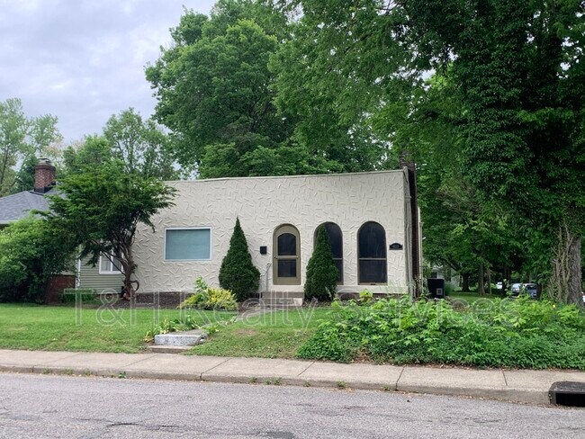 Foto del edificio - 6153 Carrollton Ave