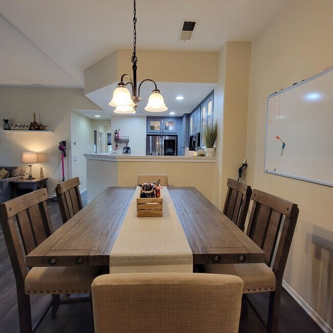 Foto del edificio - MOVE-IN SPECIAL $500 OFF! Otay Ranch - Gorgeous 2 Bed/2 Bath Condo with Garage