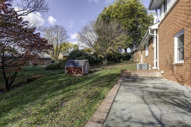 Foto del edificio - 110 Shasta Ct