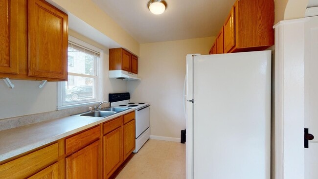 Building Photo - AVAILABLE AUGUST 1st! 3 Bedroom Home close to ISU Campus