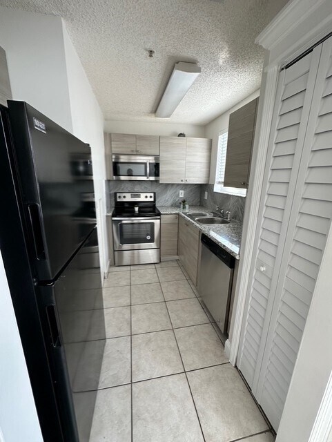 Foto del edificio - 8177 NW 8th St