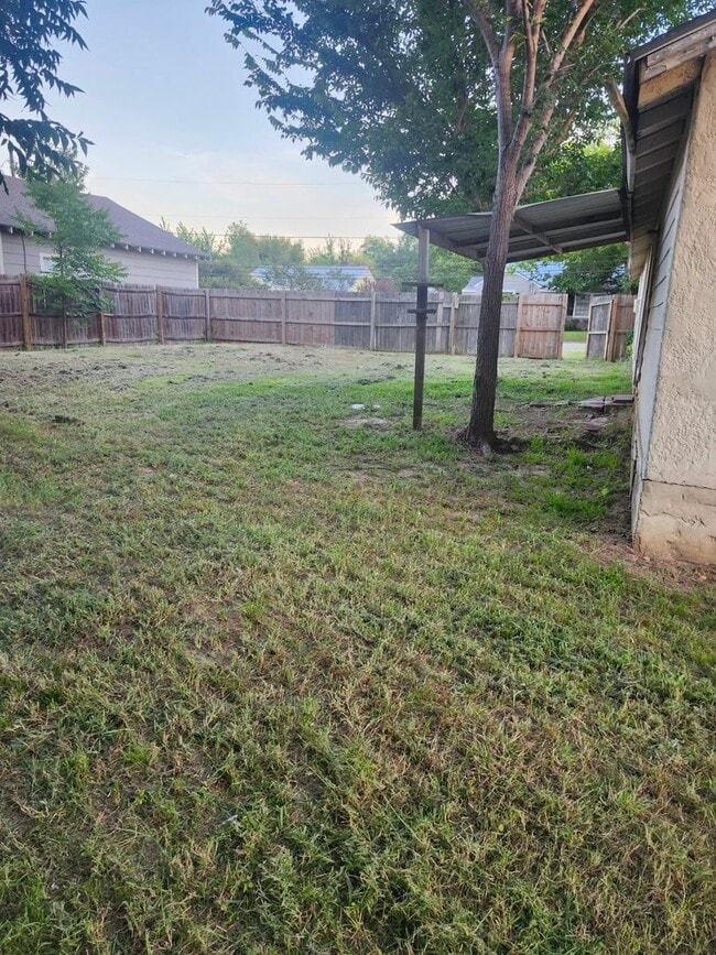 Building Photo - 209 W Park St