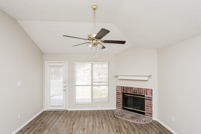 Foto del edificio - 7112 Woodhinge Dr