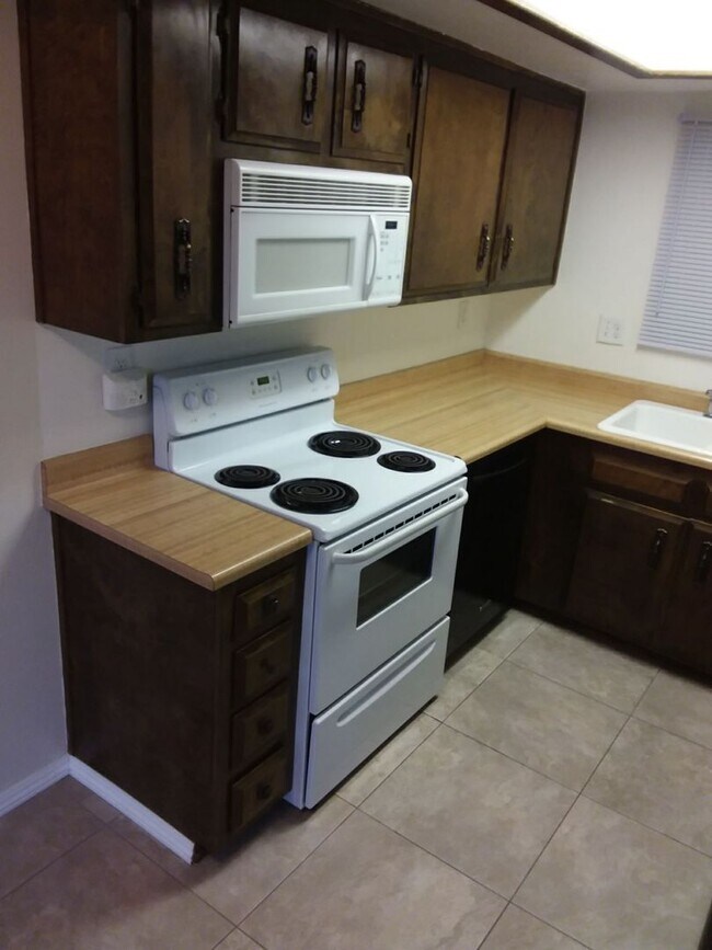 Building Photo - North Grover Beach Condo