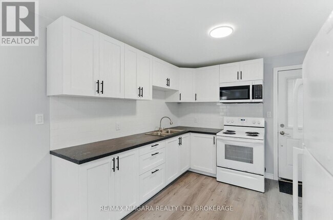 Photo du bâtiment - 290 Scholfield Ave S