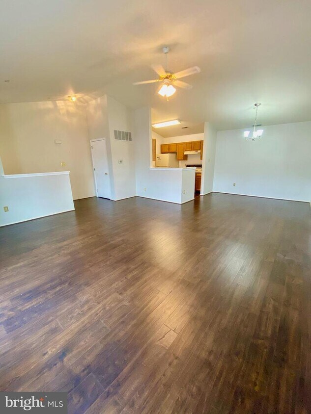 Foto principal - 92 Crestmont Dr