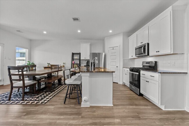 Foto del edificio - 3109 Magnolia Pass Ln