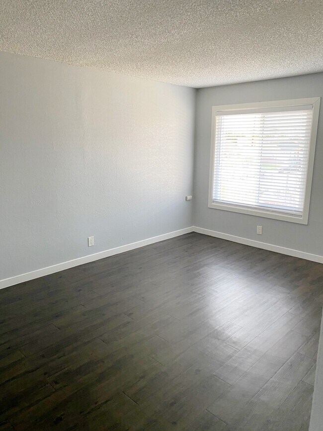 Foto del edificio - 12648 Paddison Ave