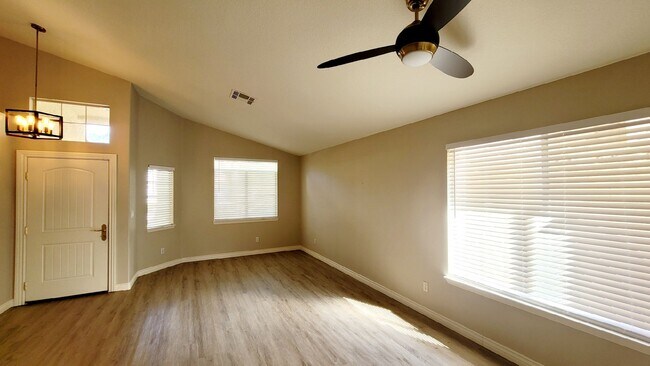 Foto del edificio - 2417 Wild Ginger Ln