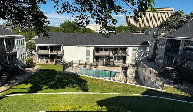 Pool 3 Courtyard - Place at Westover Hills