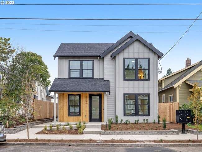 Building Photo - 5106 NE 24th Ave