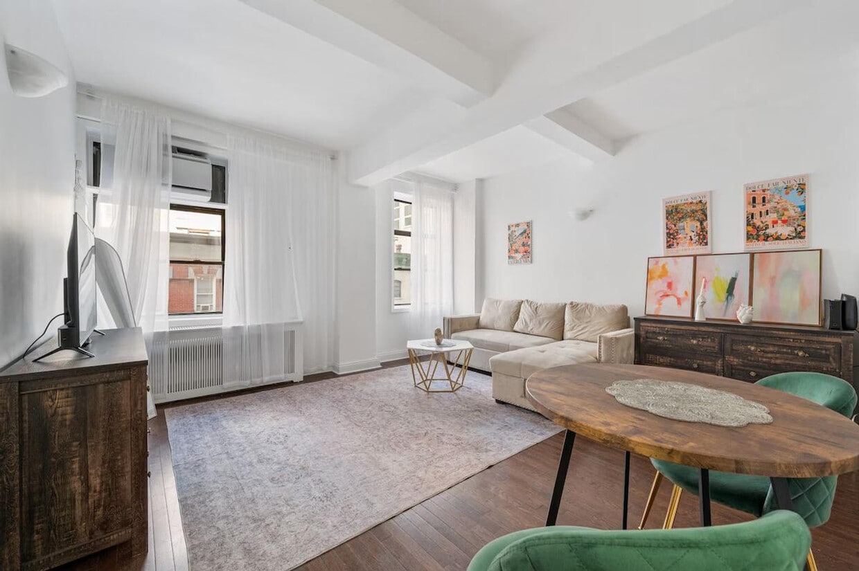 Foto principal - 132 E 45th St