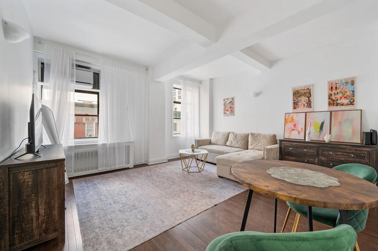 Primary Photo - 132 E 45th St