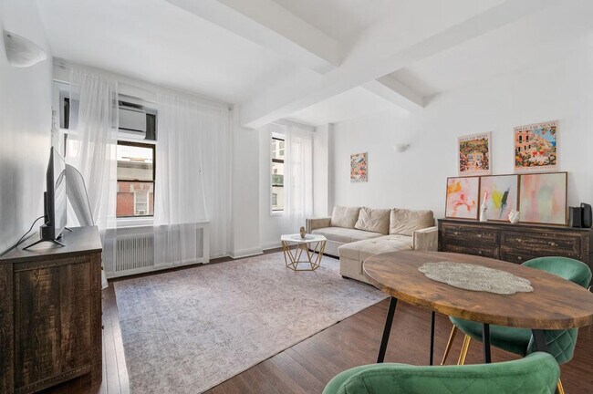 Building Photo - 132 E 45th St