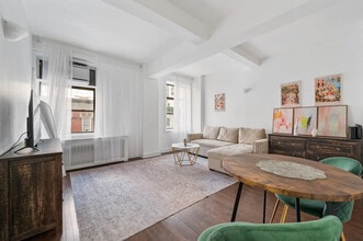 Building Photo - 132 E 45th St