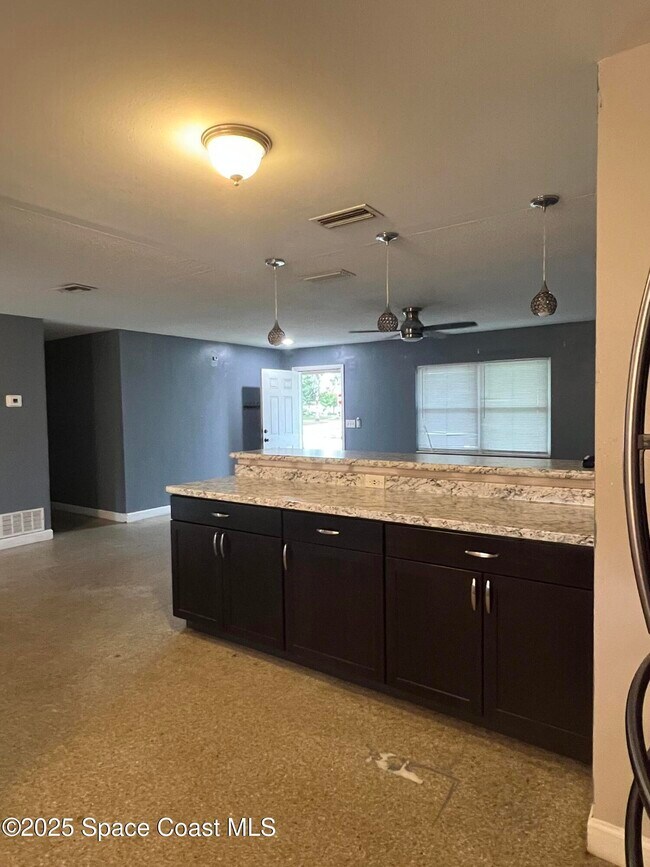 Building Photo - 976 Brewster Ln