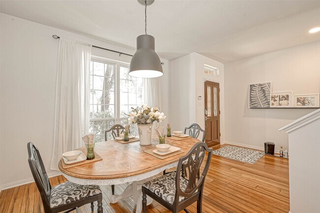 Foto del edificio - 16535 Oat Mill Dr