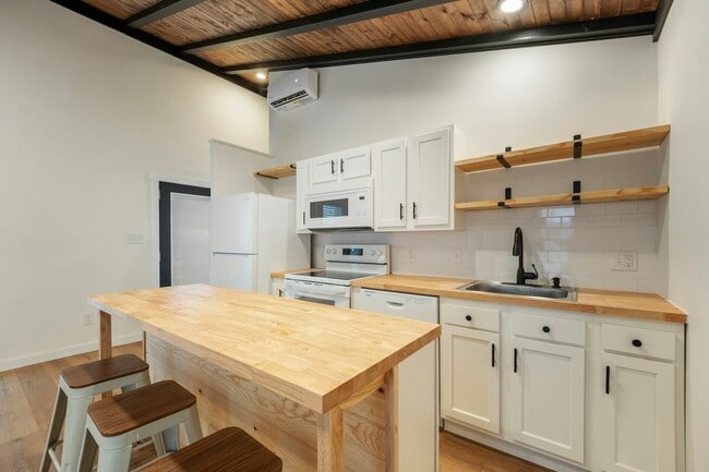 Building Photo - 1014 9th Ave