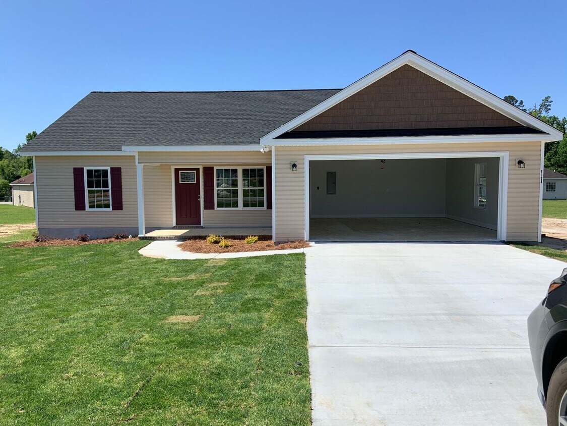 Foto principal - 6038 Virginia Pine Ave
