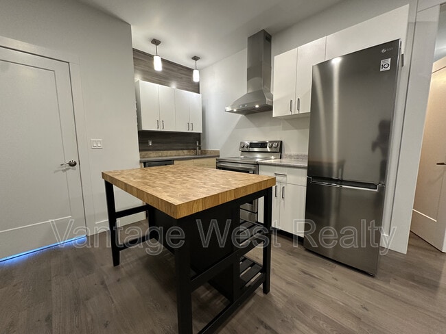 Building Photo - 889 Mt Ida Dr