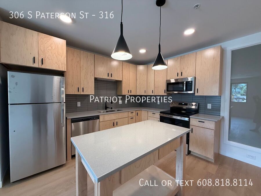 Primary Photo - 306 S Paterson St