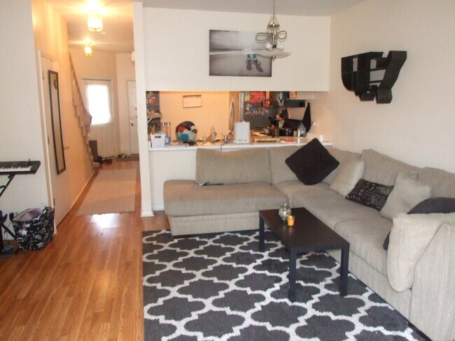 Building Photo - 665 Woodhaven Dr