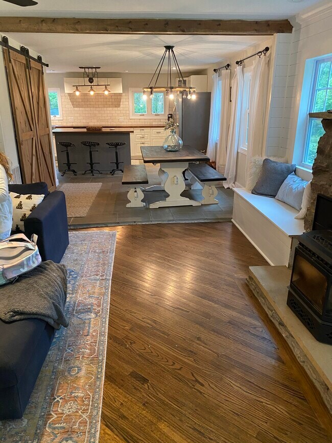 Building Photo - 1483 Meetinghouse Rd