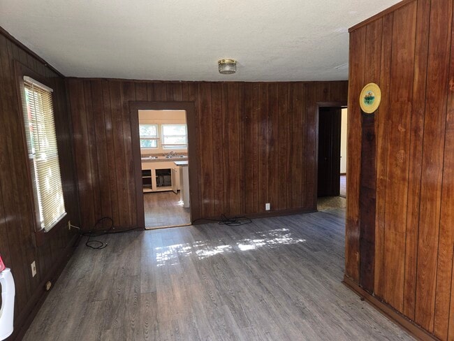 Sala de estar - 9056 8th Ave