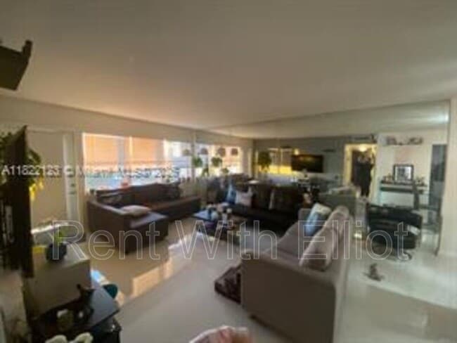 Foto del edificio - 401 Golden Isles Dr