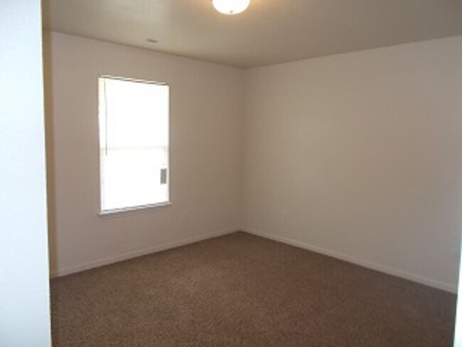 Foto del edificio - Cozy 2 Bedroom,  2 Bathroom Duplex!