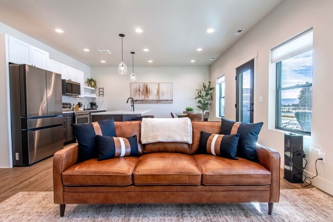 Foto del edificio - 690 Stone Peak Lp