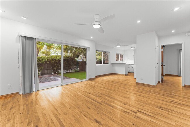 Building Photo - Large Private Backyard! Minutes from Abbot...