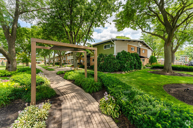 Building Photo - The Preserve at Woodfield