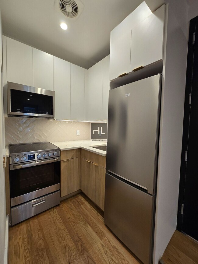Building Photo - Brand New 1BR - No Fee - Pet-Friendly - Up...