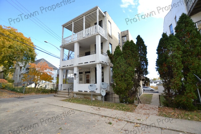 Building Photo - 112 Nicholson St