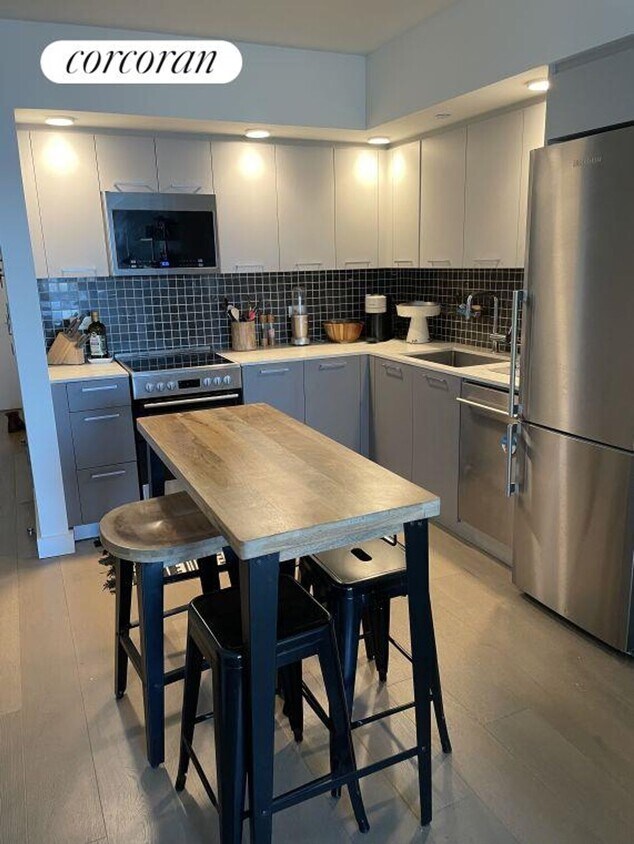 Foto principal - 15 Bridge Park Dr