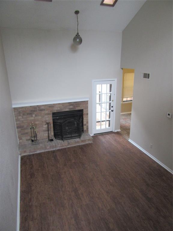 Building Photo - 2408 Oak Manor