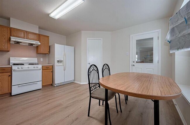 Building Photo - 8435 Westknoll Ln