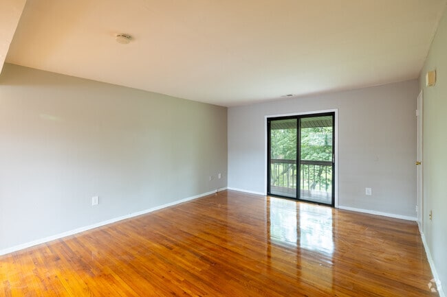 1BR, 1BA - 797SF - Living Room - Easton North Apartments