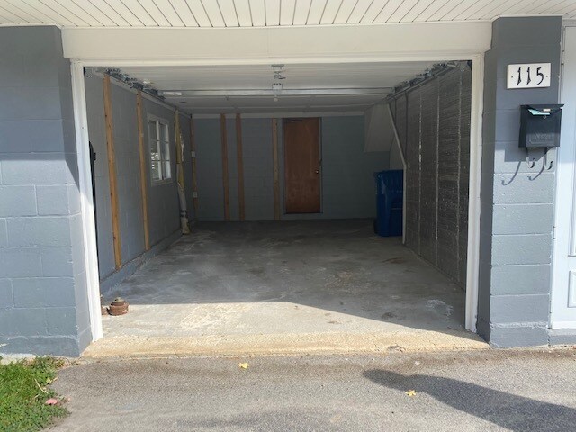 Building Photo - 115 Carlyle Rd