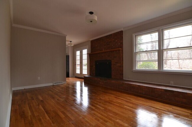 Building Photo - 144 E Overbrook Rd
