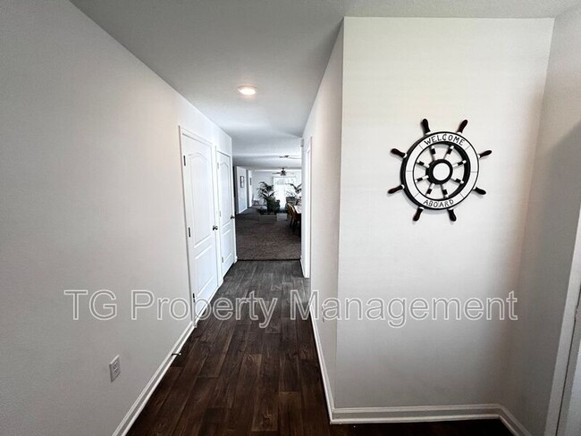 Foto del edificio - 12571 Russian Olive Rd