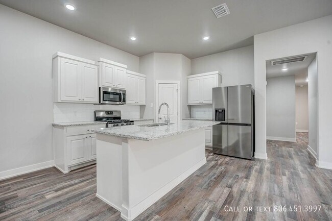 Building Photo - Gorgeous 3/2/2 in SW Lubbock