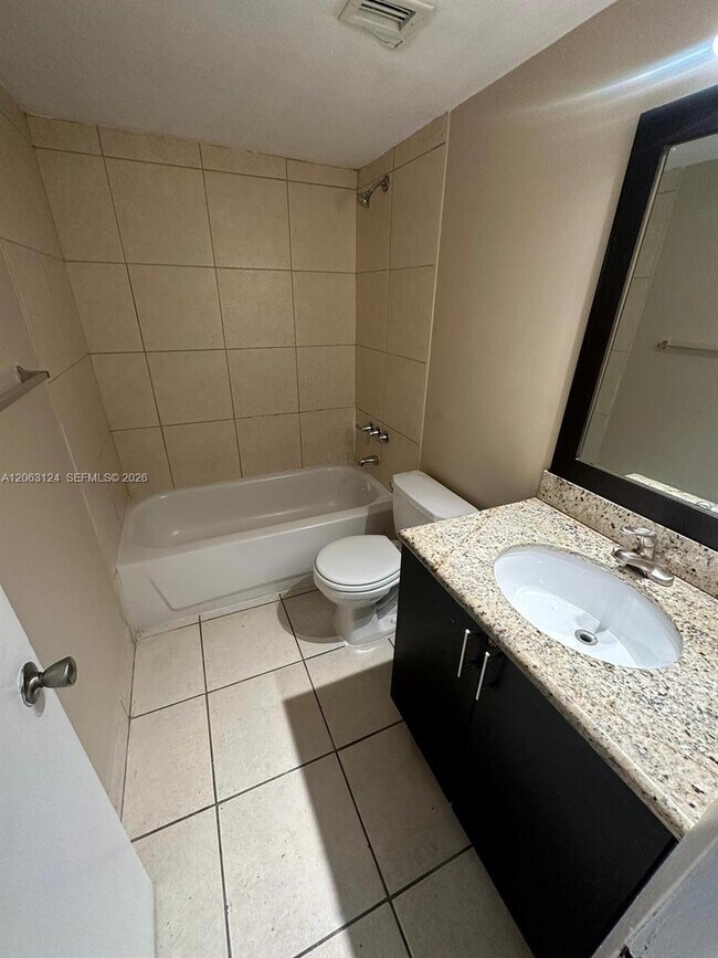 Foto del edificio - 482 NW 165th St