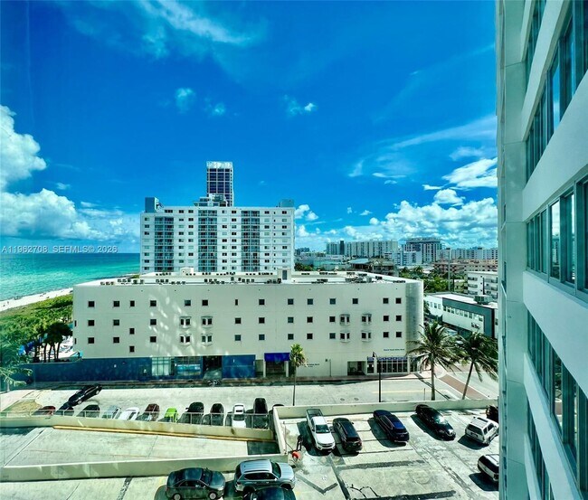 Foto del edificio - 7135 Collins Ave