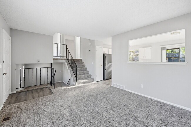Foto del edificio - 2,595.95-  3 Bed, 1.5 Bath Home In Longmont with Great Backyard and In Unit Laundry!
